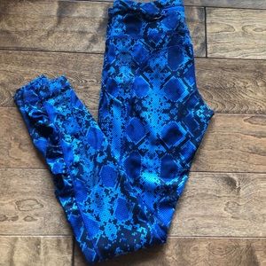 Lululemon leggings size 6